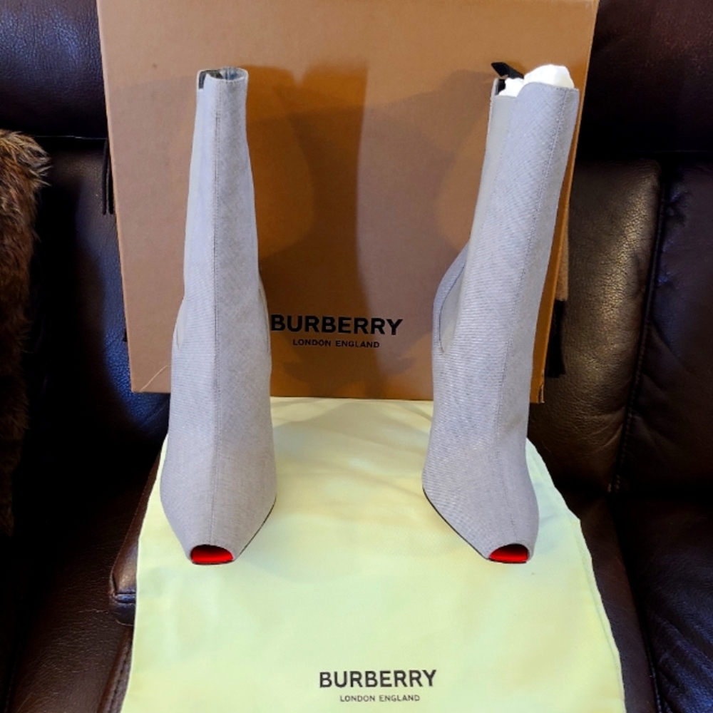 Burberry Peep toe boot